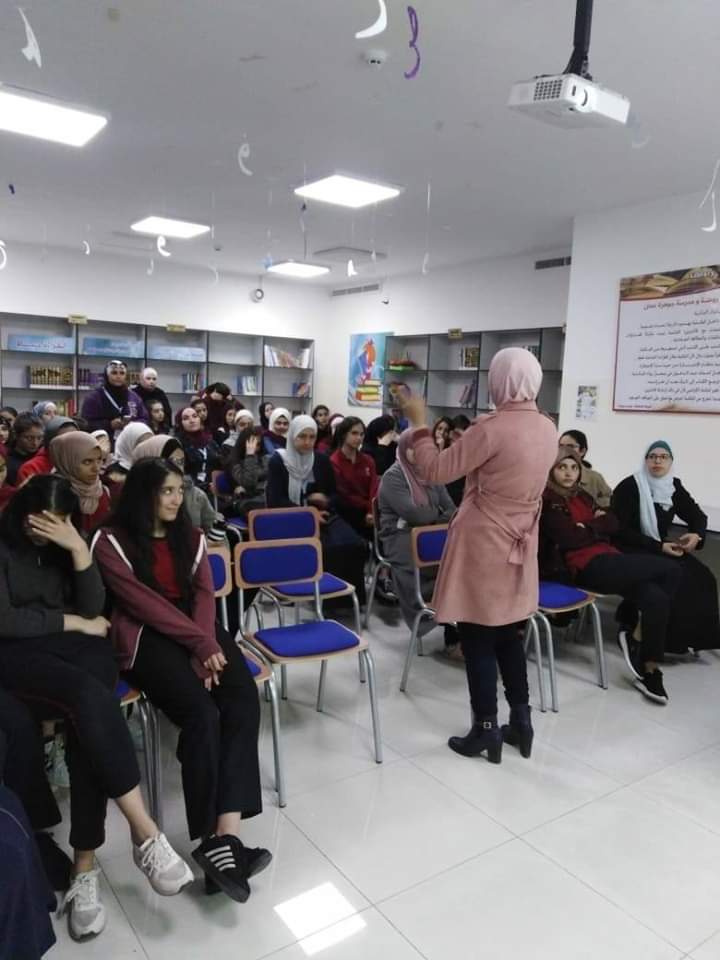 مركز صحي الجبيهه الشامل يقيم محاضرة في مدرسة جوهرة عمان حول كورونا