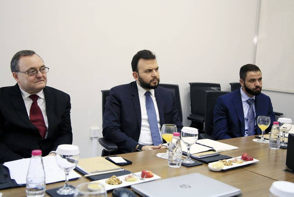 بحث سبل التطوير والتعاون بين الخدمات الإنسانية ومؤسسة بيرسون العالمي