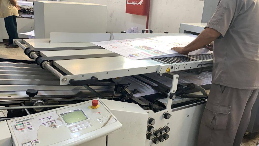 إعمار اليمن يقف على احتياجات المطابع المدرسية في عدن