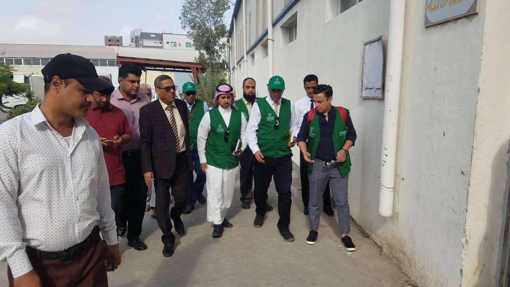 إعمار اليمن يقف على احتياجات المطابع المدرسية في عدن