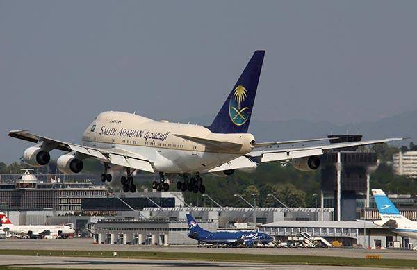 السعودية تقرر تعليق الرحلات الجوية لمدة أسبوعين بسبب كورونا