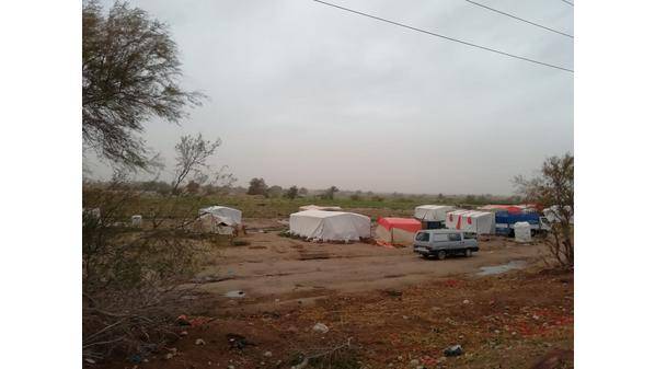 تفقد الأسر المتضررة في غور المزرعة جراء المنخفض الجوي السائد