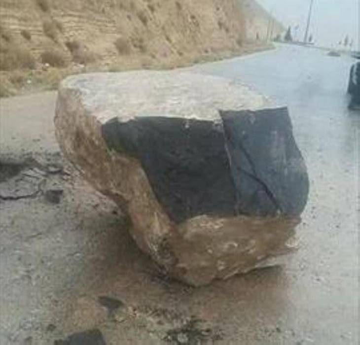 الأمطار تتسبب بانزلاق صخور على طرق رئيسية في الطفيلة
