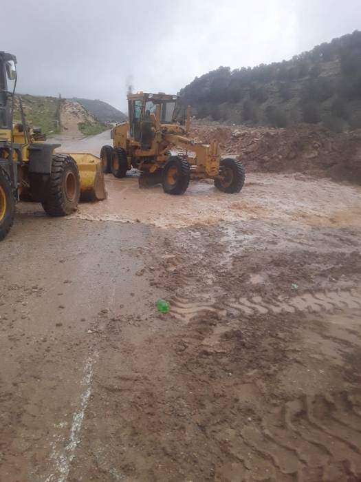 الأشغال تتعامل مع 93 ملاحظة وشكوى خلال المنخفض الجوي السائد