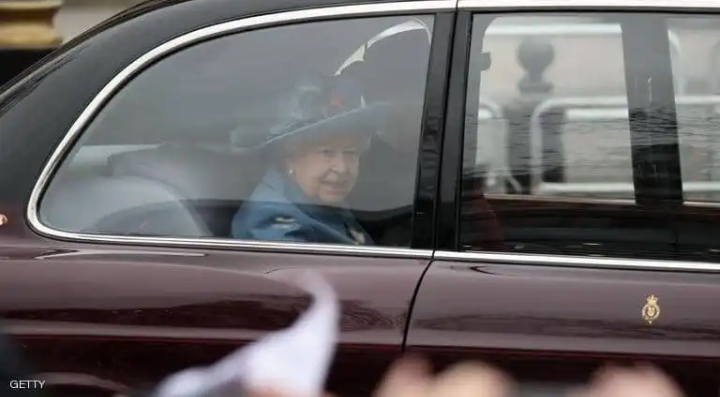 ملكة بريطانيا اليزابيث تغادر قصرها بسبب كورونا