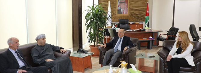 جامعة الإسراء تستقبل الملحق الثقافي العُماني