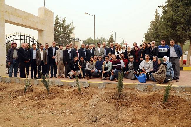 نصيرات يرعي احتفال جامعة الإسراء بيوم الشجرة