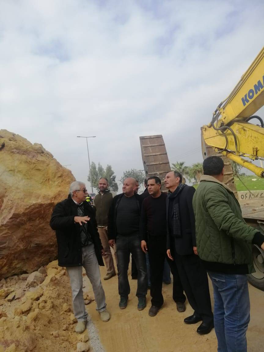 إنهيار صخري على طريق عمان جرش وكوادر الاشغال تعيد فتح الطريق أمام حركة السير 