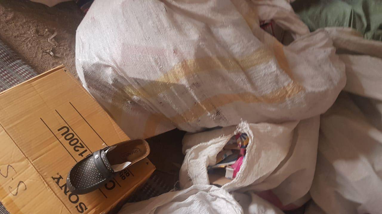 الجمارك الأردنية تداهم مستودعاً يحتوي بضائع مهربة في العقبة