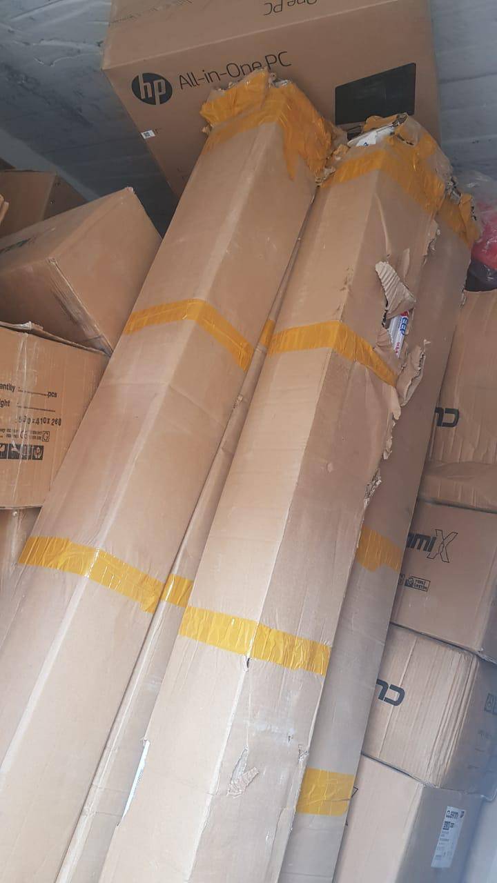 الجمارك الأردنية تداهم مستودعاً يحتوي بضائع مهربة في العقبة