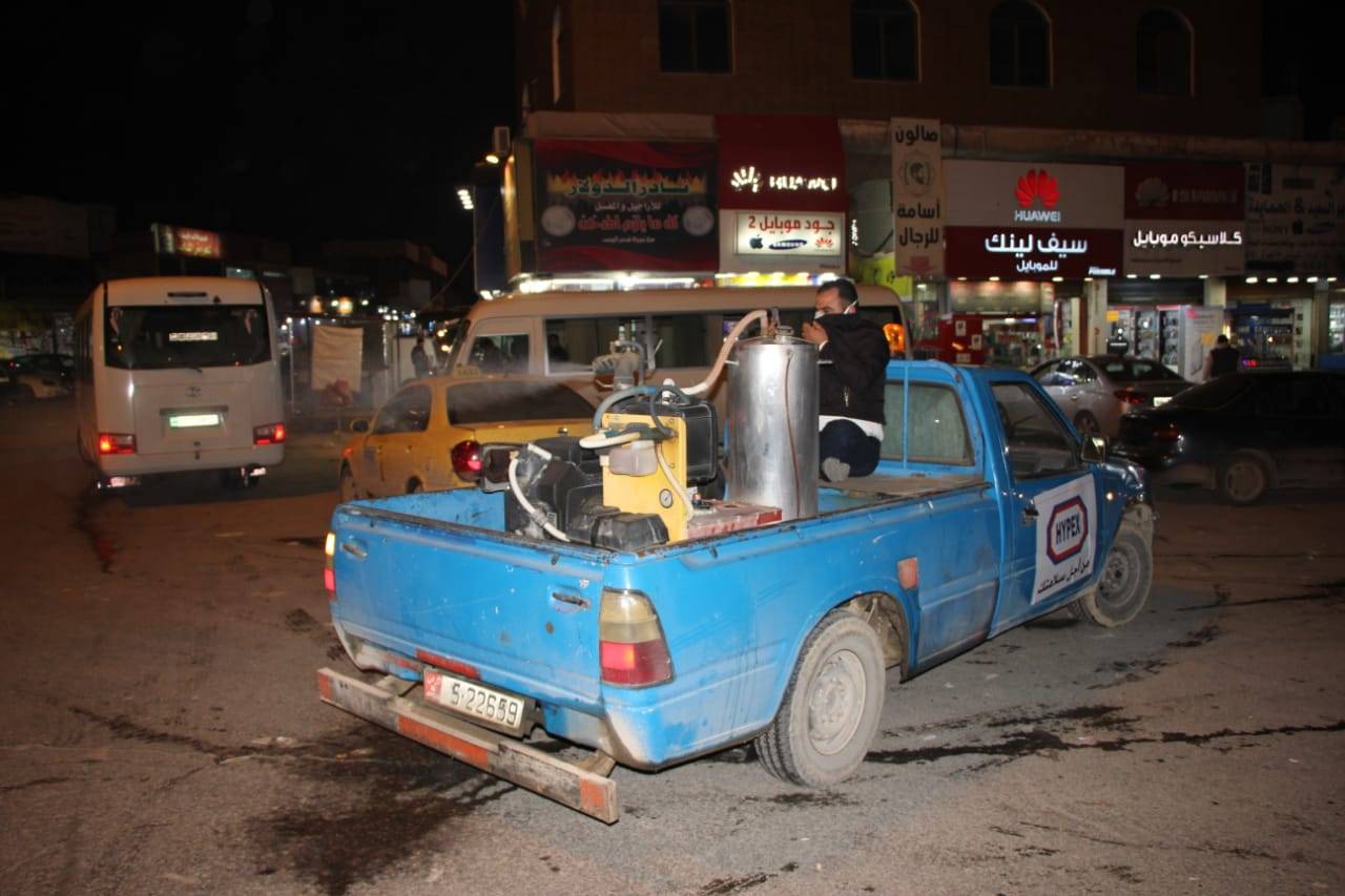 بلدية الزرقاء تباشر بتعقيم شوارع الوسط التجاري ومجمعات السفريات برش المبيدات الامنة