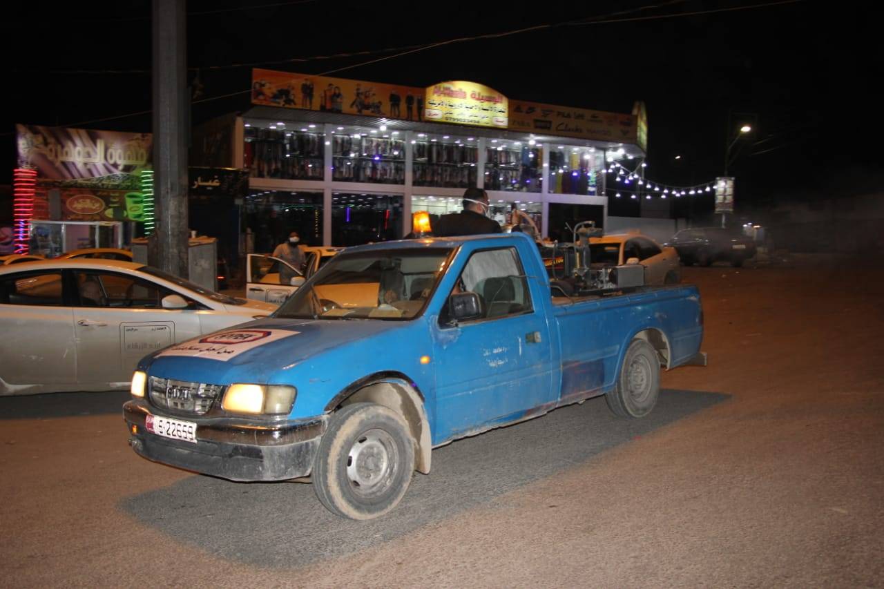 بلدية الزرقاء تباشر بتعقيم شوارع الوسط التجاري ومجمعات السفريات برش المبيدات الامنة