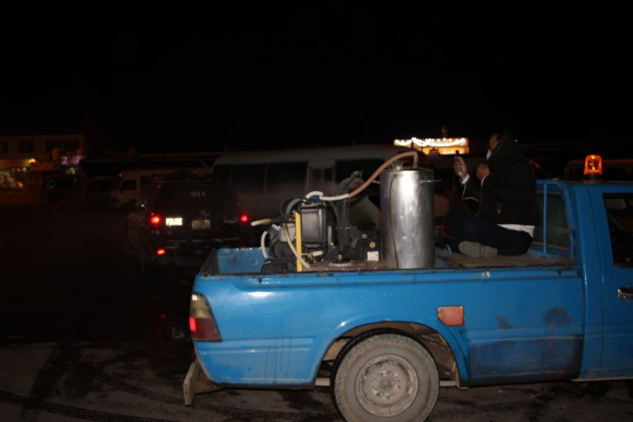 بلدية الزرقاء تباشر بتعقيم شوارع الوسط التجاري ومجمعات السفريات برش المبيدات الامنة