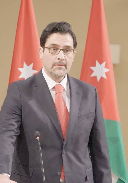 وزير النقل : النقل الداخلي من الموانئ والمراكز اللوجستية والشاحنات مستمر