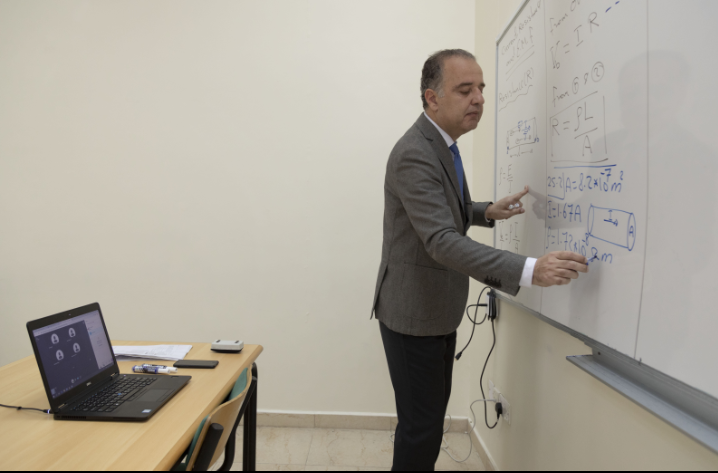 جامعة عجمان تفعّل نظامي التعلم والعمل عن بعد