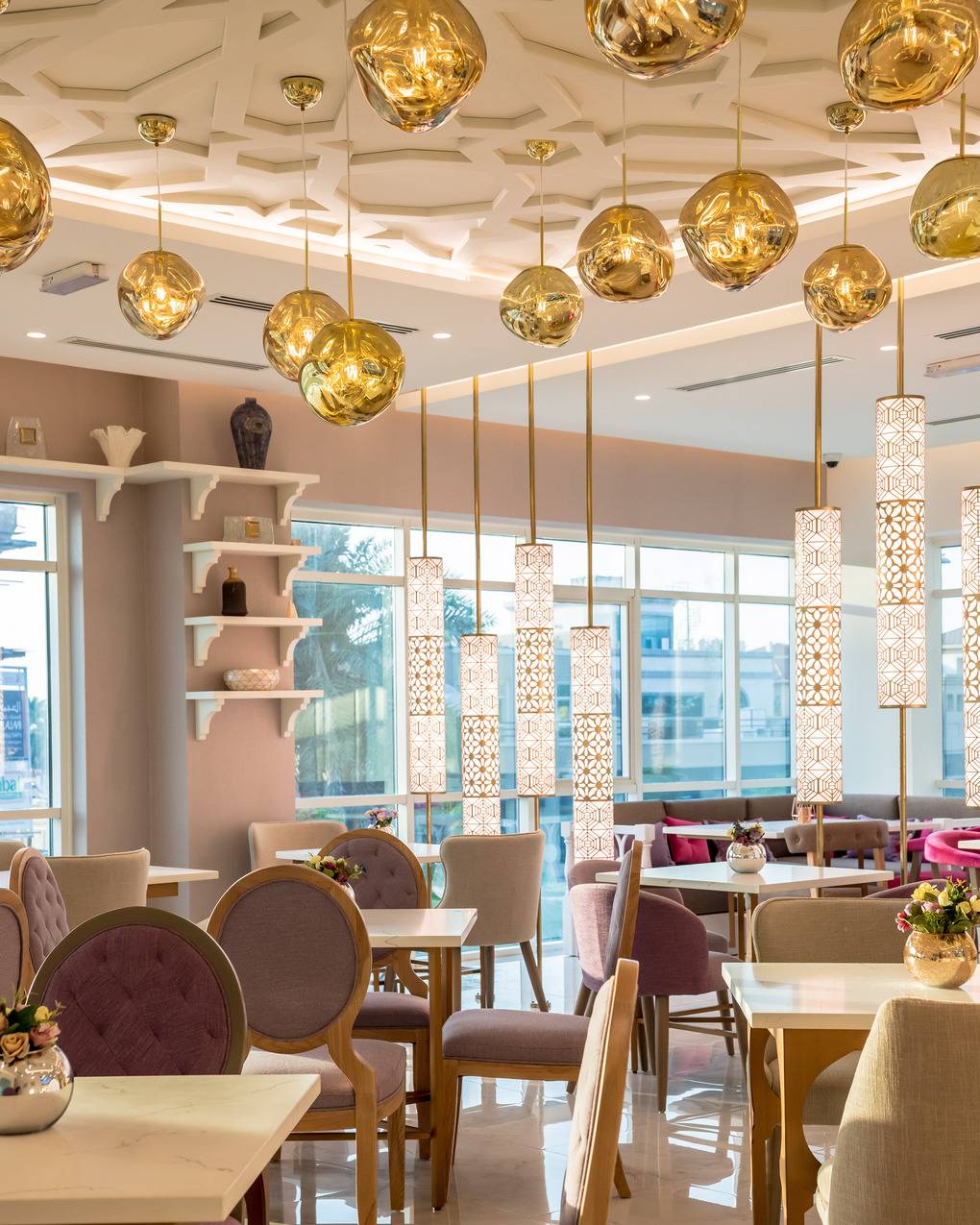 لؤلؤة كافيه باي ناديا يدلل ضيفاته الأمهات في يومهنّ