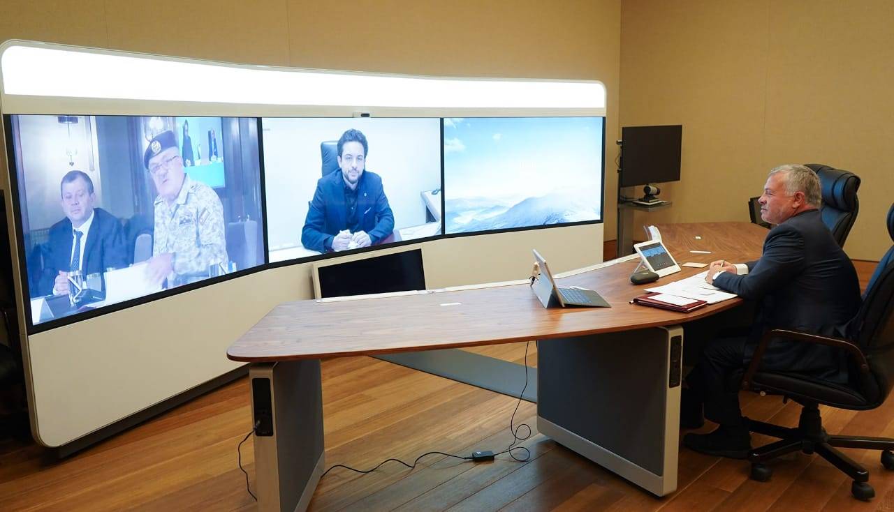 الملك يترأس اجتماعا عبر تقنية الاتصال المرئي لمتابعة إجراءات التعلم عن بُعد لطلبة المدارس