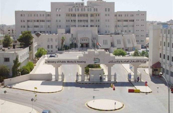 فرق وزارة الأشغال العامة في الميدان لمواجهة الظروف الجوية