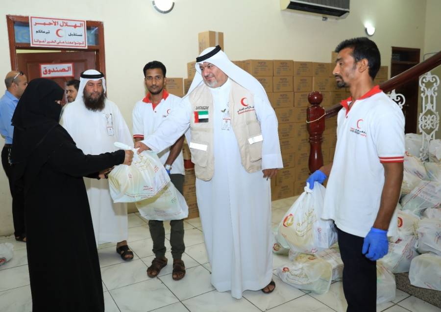 أكثر من 18 ألف شخص یستفیدون من طرود الھلال الأحمر الصحیة في  الشارقة