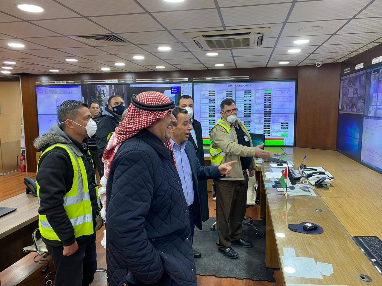 وزير المياه والري يتفقد إجراءات قطاع المياه عبر التواصل الإلكتروني عن بعد  