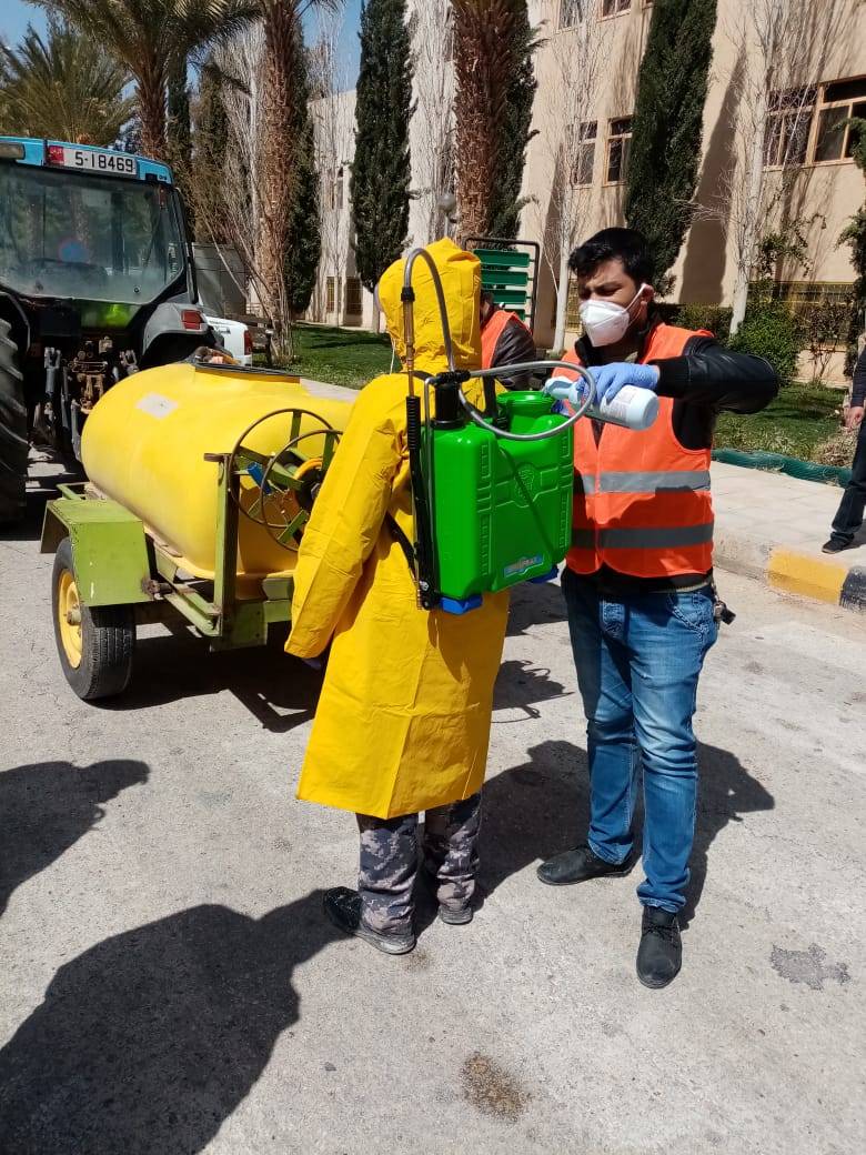 بتوجيهات من رئيس الجامعة .. حملة لتعقيم جامعة الحسين بن طلال