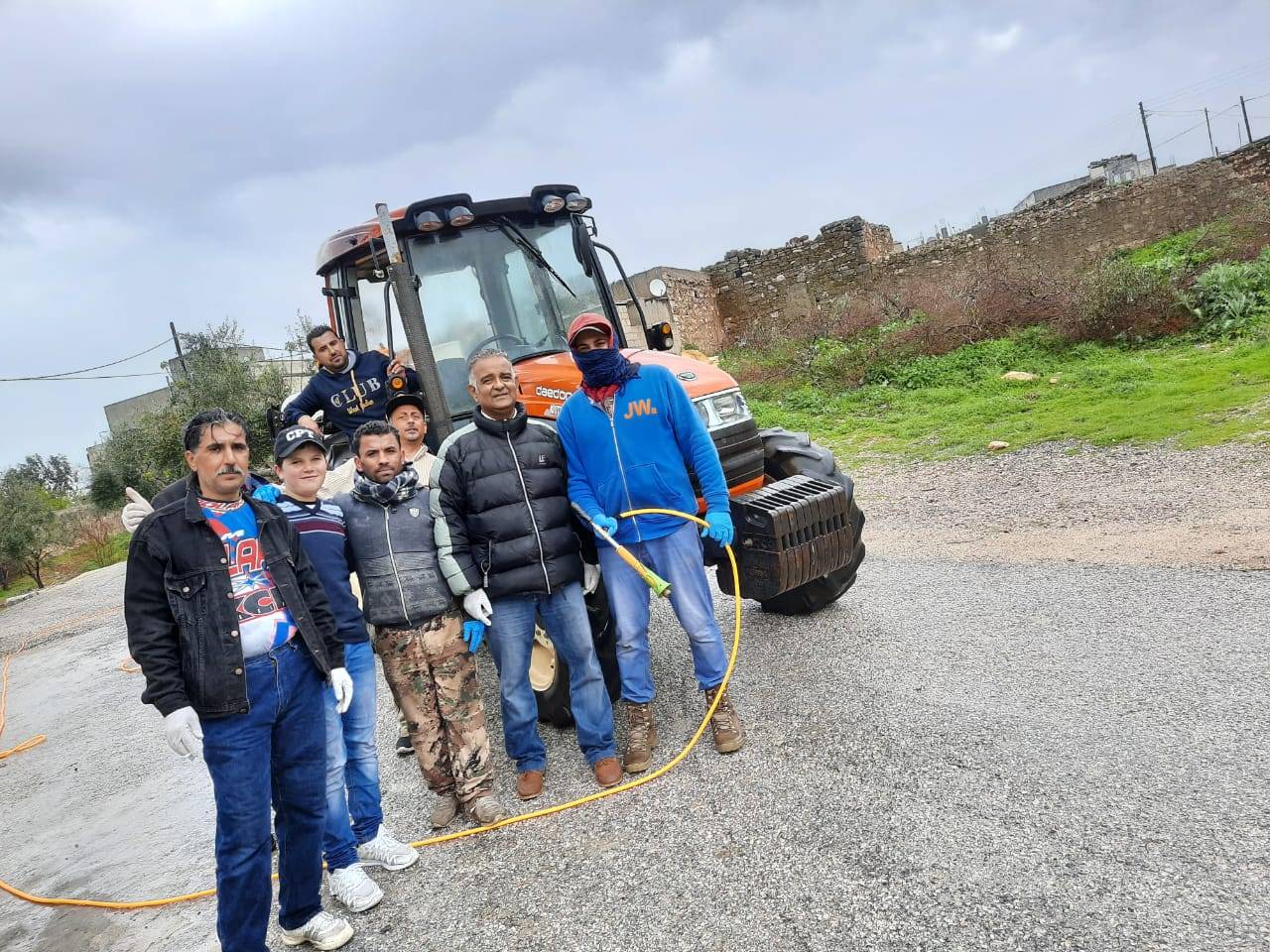 البحوث الزراعية يسهم في تعقيم المؤسسات الحكومية والمرافق العامة في المحافظات