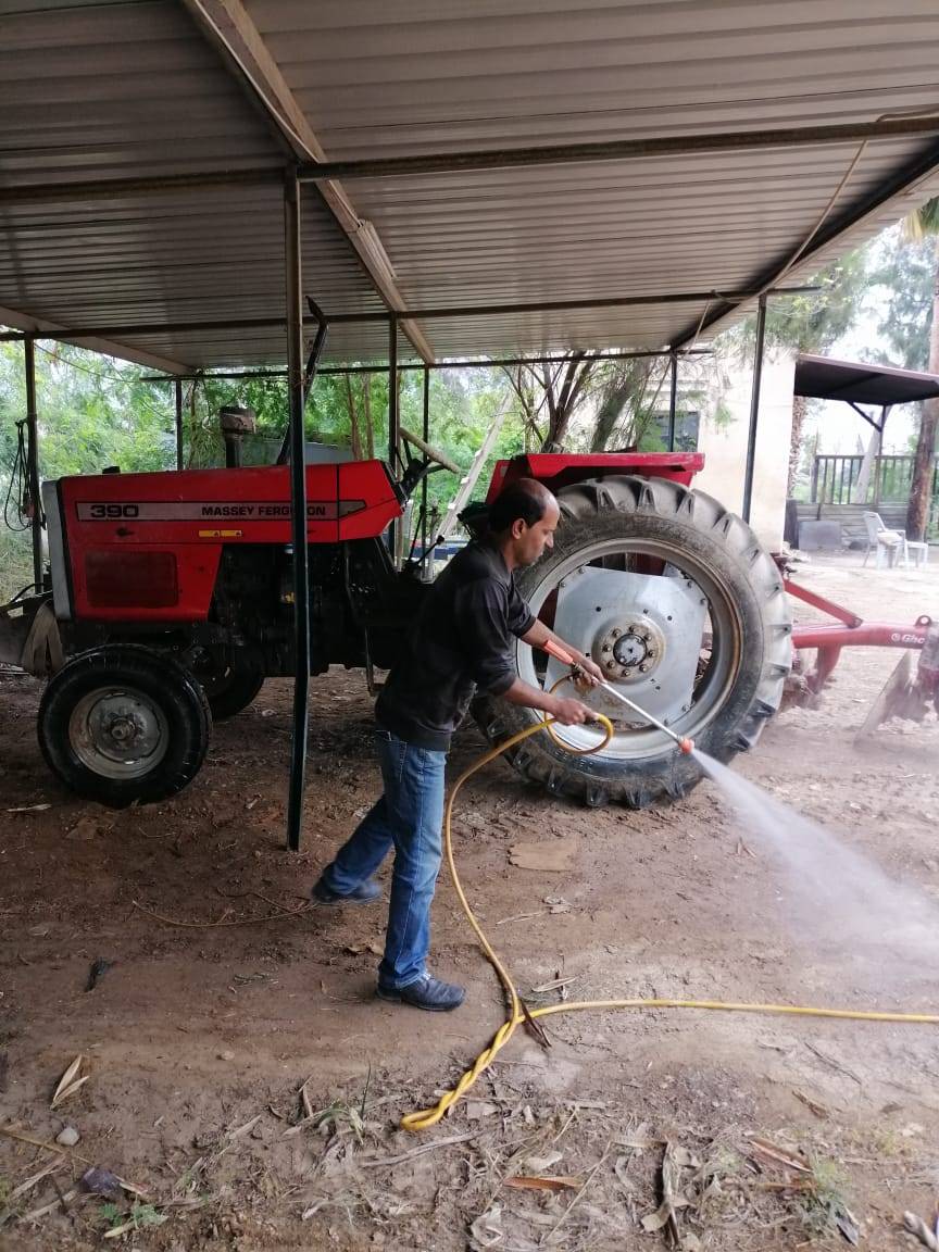 البحوث الزراعية يسهم في تعقيم المؤسسات الحكومية والمرافق العامة في المحافظات