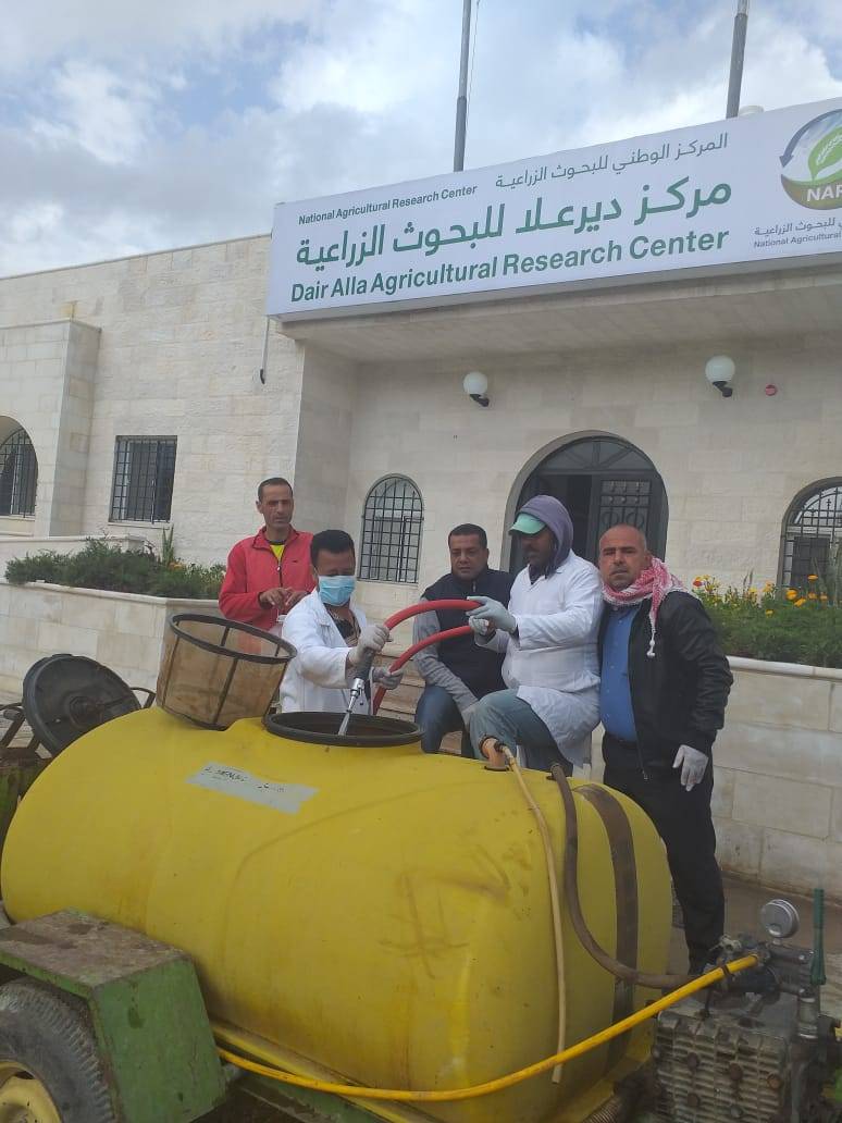 البحوث الزراعية يسهم في تعقيم المؤسسات الحكومية والمرافق العامة في المحافظات