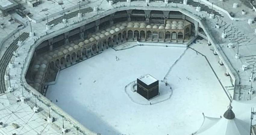 السعودية تعلن تعليق التواجد والصلاة بساحات الحرمين الشريفين