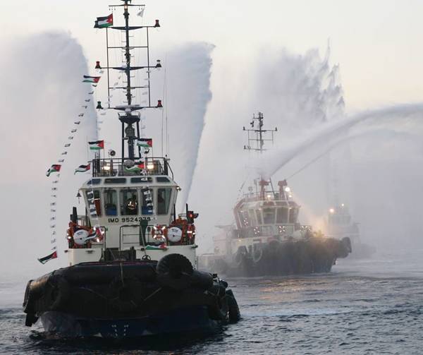 شركة ميناء العقبة للخدمات البحرية تساهم بتقديم دعم مالي  لمن توقفت رواتبهم