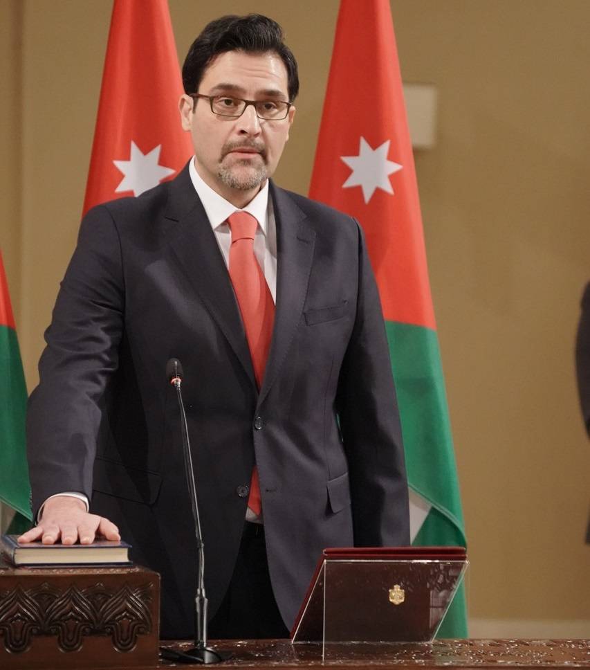 وزير النقل : حركة شحن البضائع الجوية مستمرة