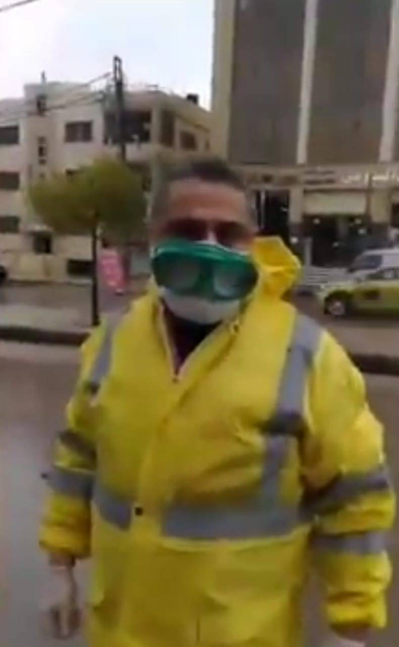 بلدية الزرقاء تنهي الجولة الاولى من تعقيم كافة الشوارع والدوائر الحكومية وعدة مرافق .. تفاصيل