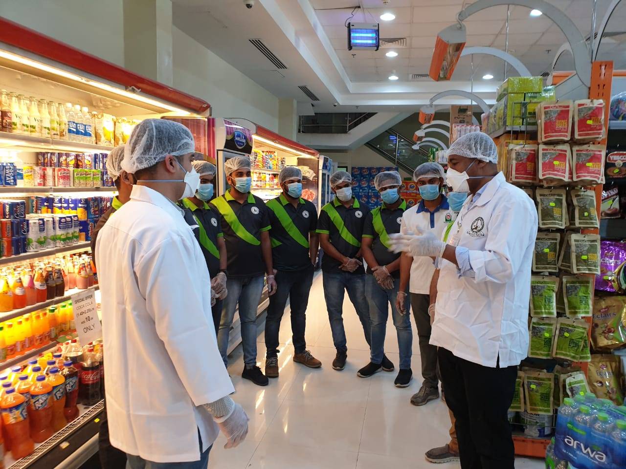 بلدية الحمرية تنفذ سلسلة من حملات توعية العاملين بمنافذ بيع الأغذية والأطعمة