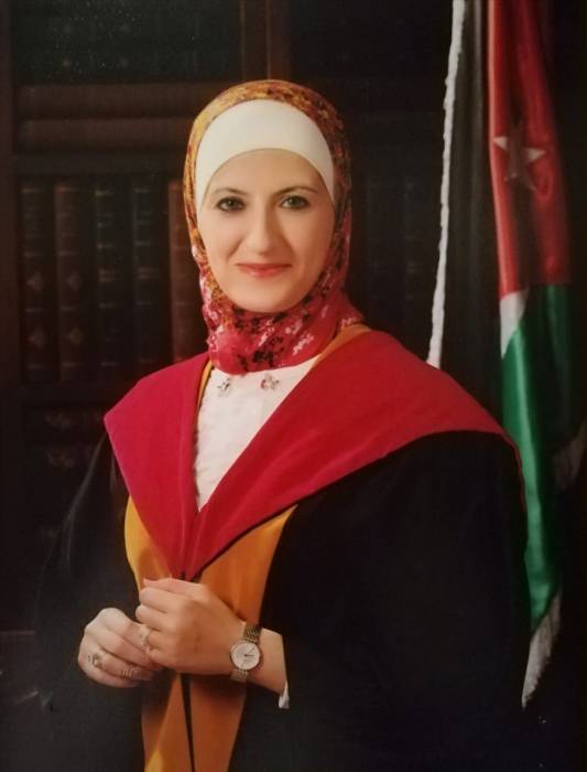 قبلات مؤجلة .. كتبت الدكتورة بثينة محادين