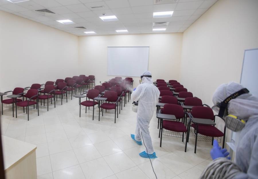 الجامعة القاسمية تعقم كافة مبانيها وقاعات الدراسة