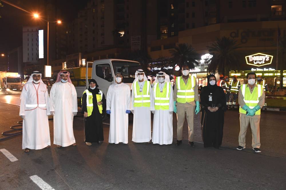 بلدية دبي تبدأ حملة تعقيم وتطهير طرق وشوارع الإمارة