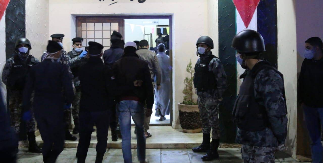 الامن العام : فتح مركزين لتوقيف مخالفي حظر التجول في مواقع تابعة للقوات المسلحة في خو والحسا