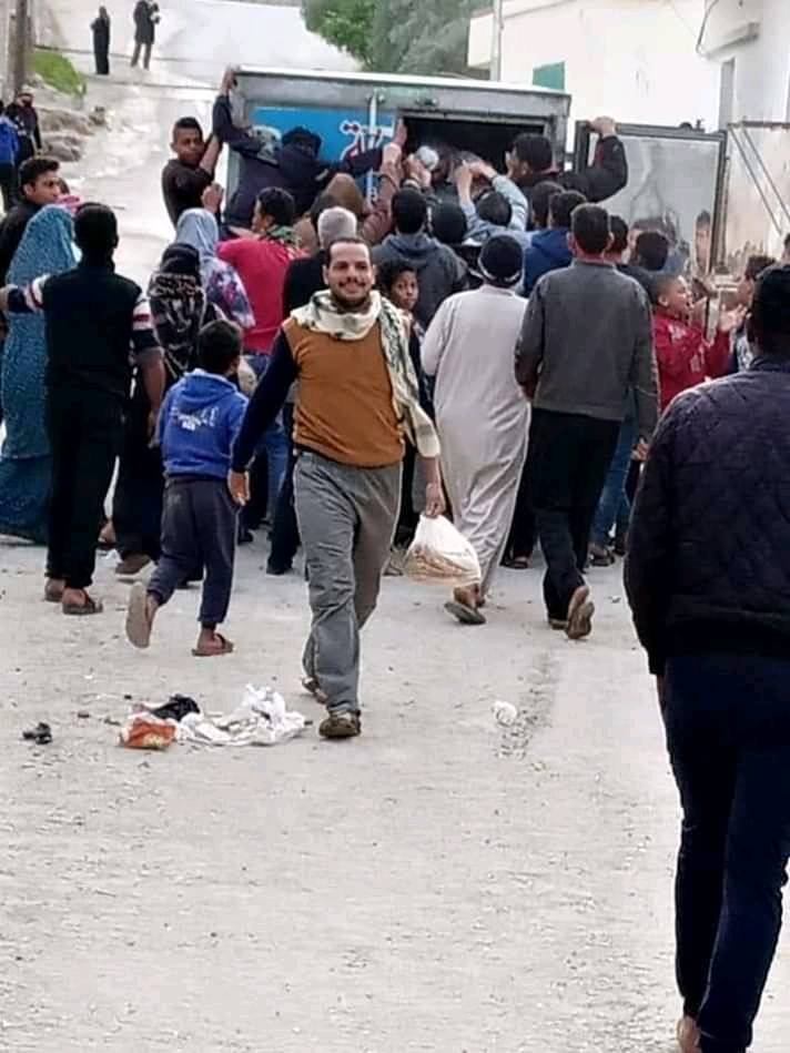 خرج وكأنه منتصرا بحصوله على ربطة الخبز .. بقلم ماجد عبدالله الخالدي