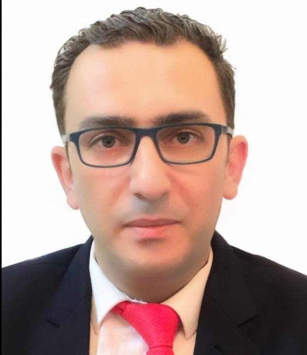 بين مُصلح وفاسد قرر من تكون .. بقلم الاستاذ محمد النمرات