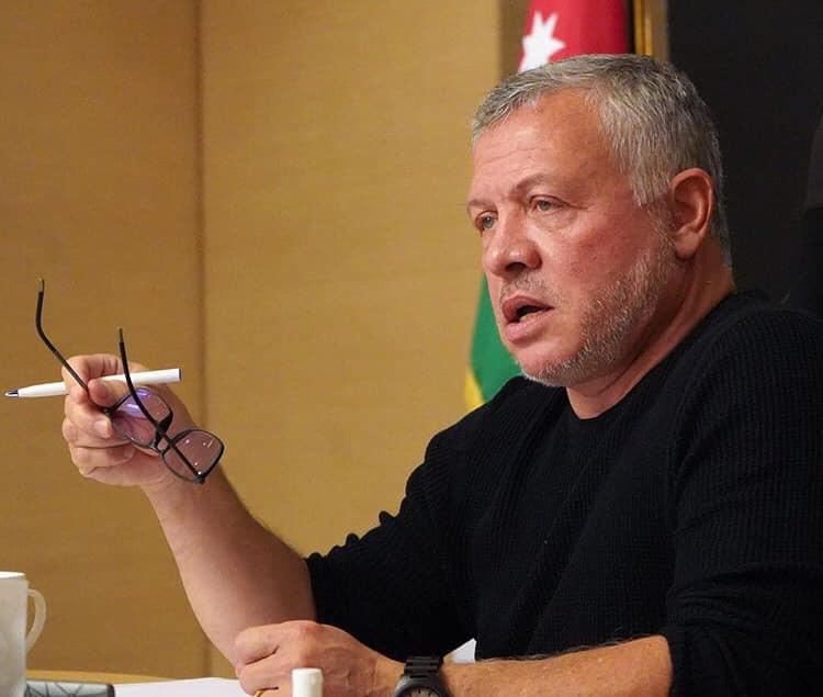 الملك يؤكد أهمية تأمين المواطنين بالسلع الغذائية والأساسية خلال فترة حظر التجول