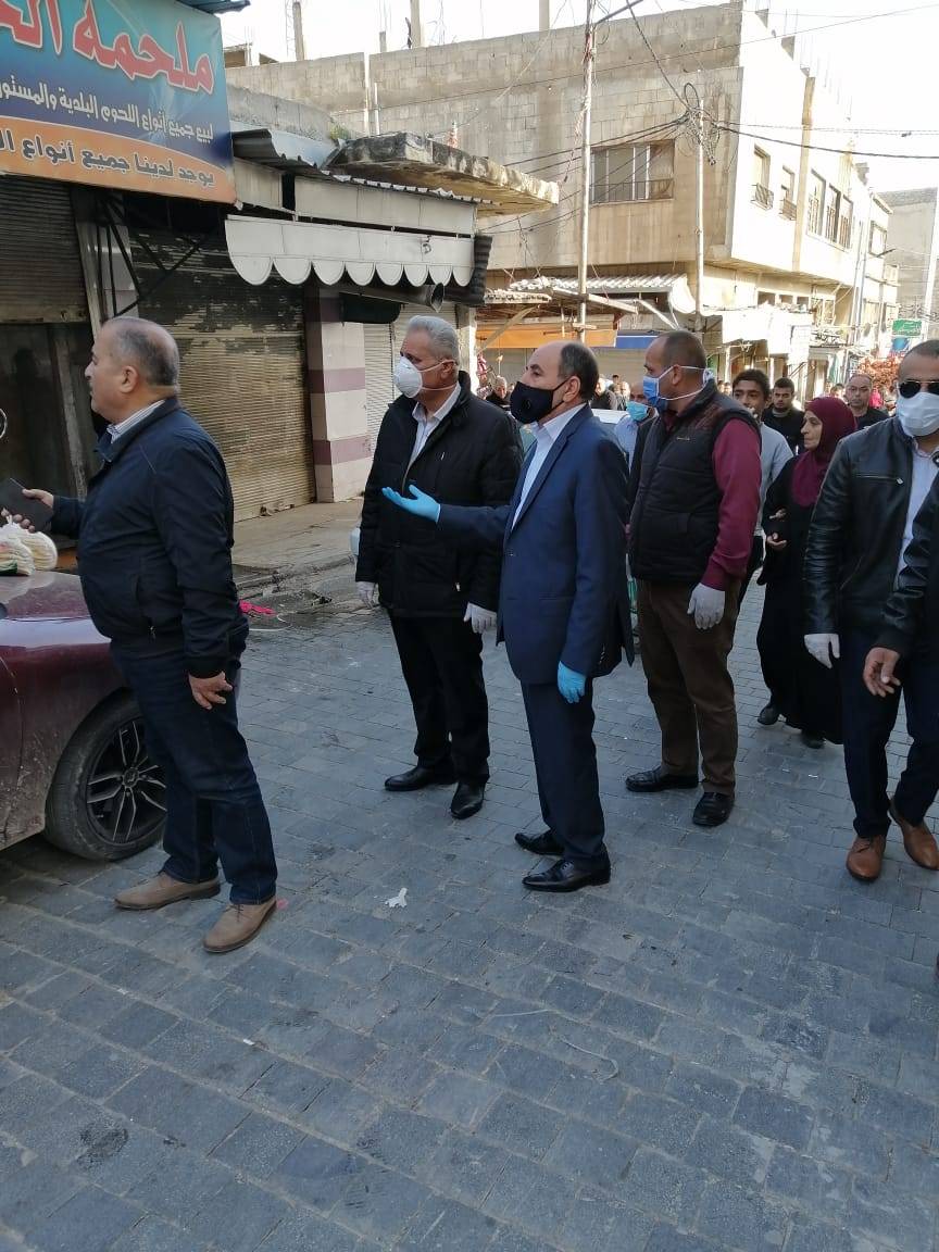 وزير الأشغال العامة والإسكان يوعز بإغلاق محلات مخالفة للتعليمات في إربد