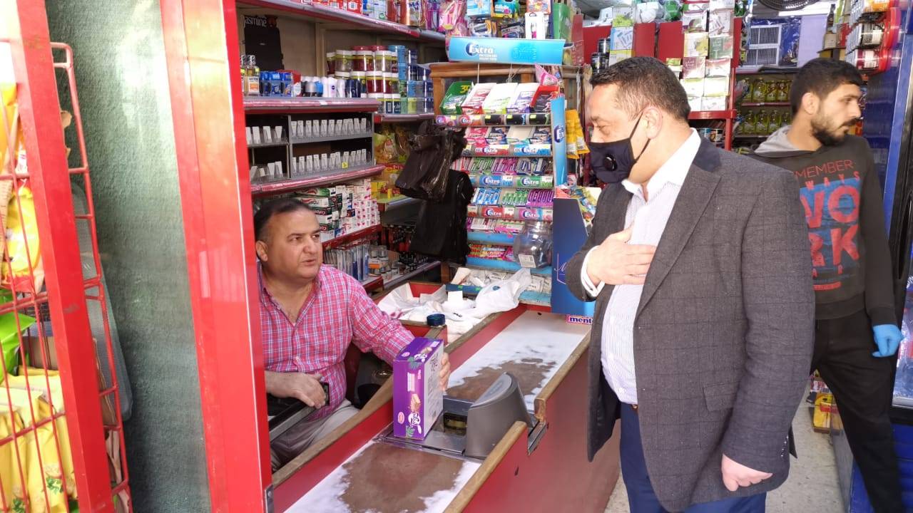 سامي الداوود يوعز بإغلاق مؤسسة تموينية وحجز مركبات خلال جولته في محافظة مأدبا