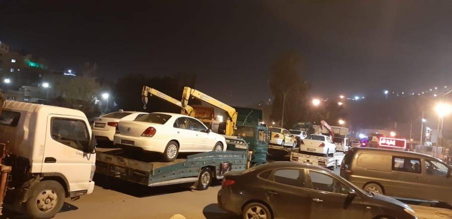 الامن العام : مباشرة نقل المركبات المضبوطة لمخالفتها حظر الاستخدام والتنقل الى ساحات الحجز المخصصة