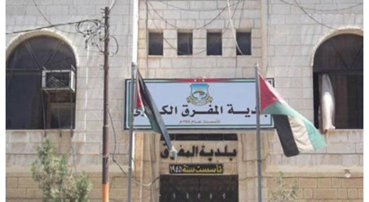 بلدية المفرق تنفذ حملة تعقيم وتطهير في شوارع واحياء المحافظة