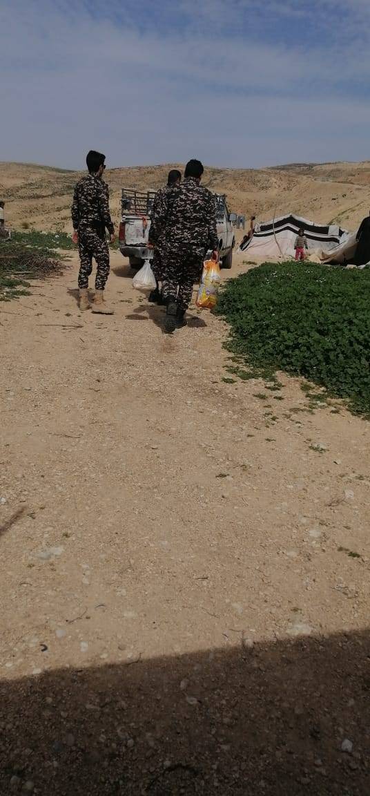 الجمارك الأردنية توزع طرود غذائية على الأسر الفقيرة