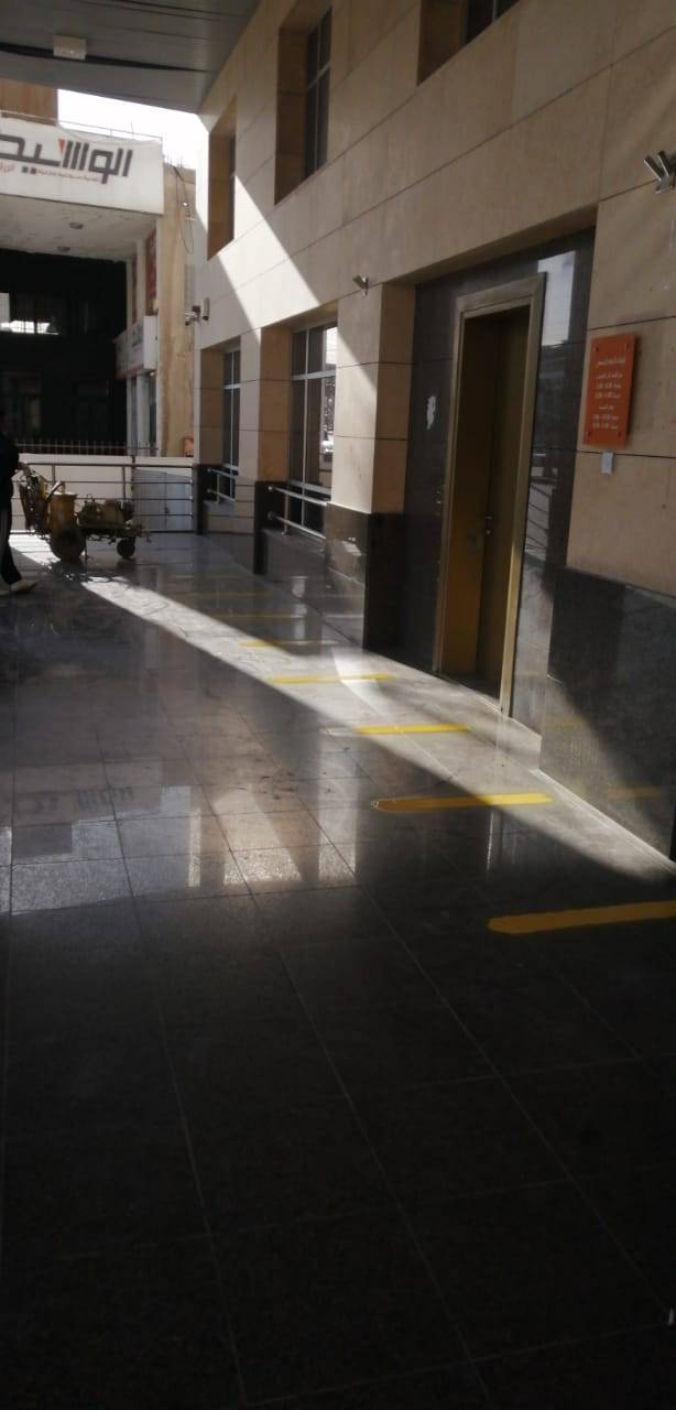 بلدية الزرقاء تبدأ بتخطيط مسافة الامان امام البنوك في جميع مناطق البلدية