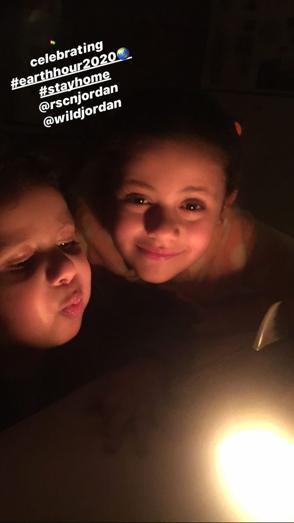 الاردنيين يضيئون الشموع من منازلهم احتفالا بساعة الارض