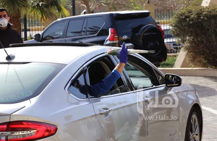 بالصور والفيديو .. عملية نقل المحجور عليهم من الفنادق  إلى منازلهم