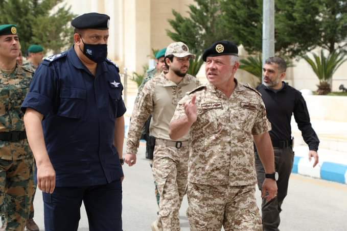 الملك يزور مديرية الأمن العام ويتفقد جاهزية إحدى فرق التطهير الكيماوي ومركز القيادة والسيطرة