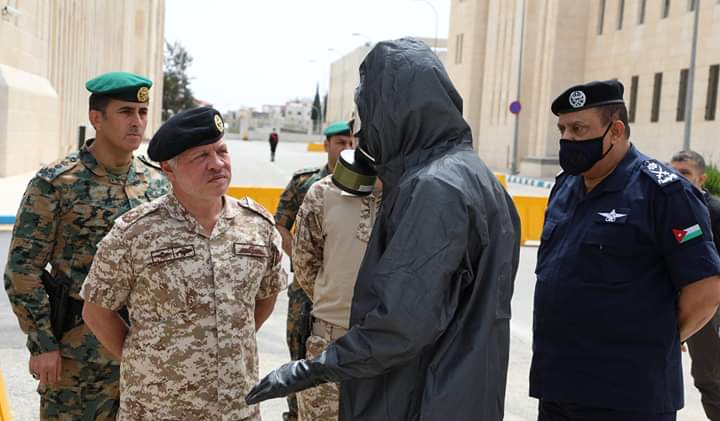 الملك يزور مديرية الأمن العام ويتفقد جاهزية إحدى فرق التطهير الكيماوي ومركز القيادة والسيطرة